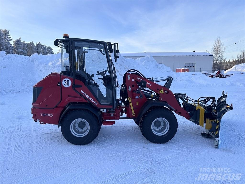 Weidemann 1390 Мини товарачи
