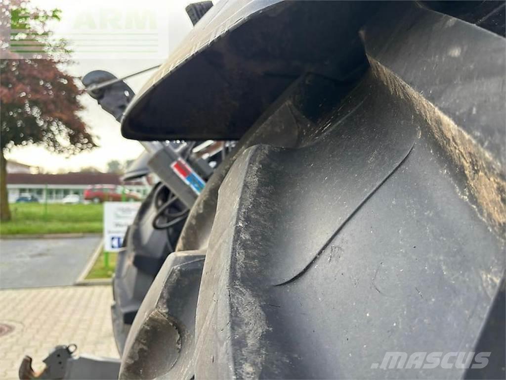 Valtra q265 Трактори