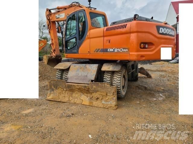 Doosan DX 210 W Колесни екскаватори
