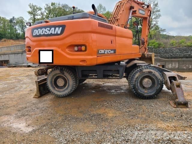 Doosan DX 210 W Колесни екскаватори