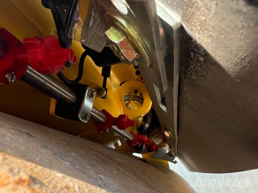 Bomag BW100 AD-5 Двойни барабанни ролки
