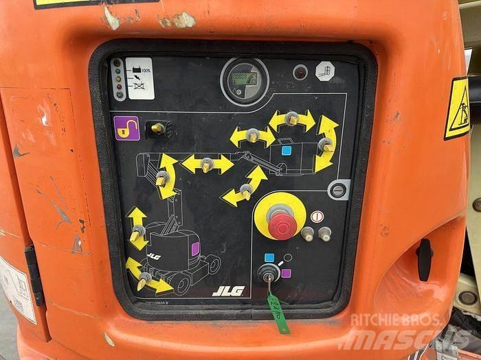JLG E300AJP Други вишки и платформи