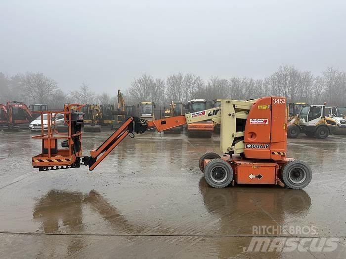 JLG E300AJP Други вишки и платформи