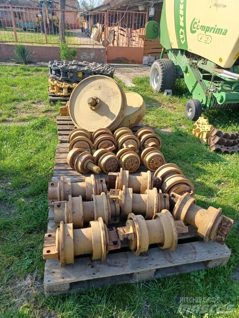 Komatsu D 65 - D85 Релси, вериги и ходова част
