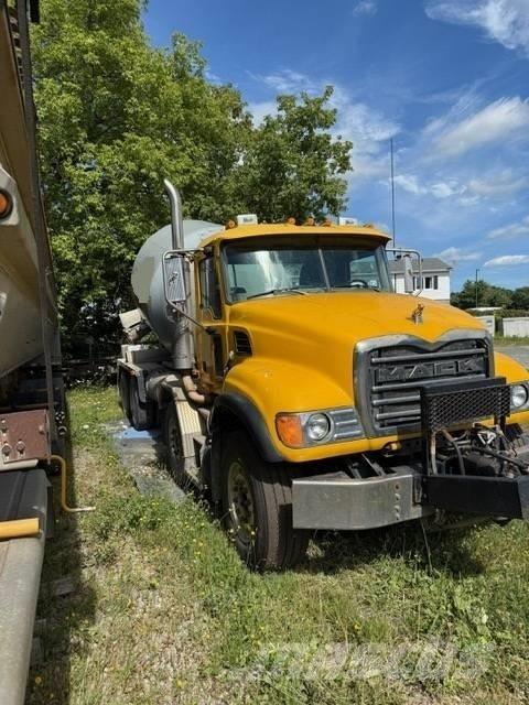 Mack CV 713 Бетонопомпи
