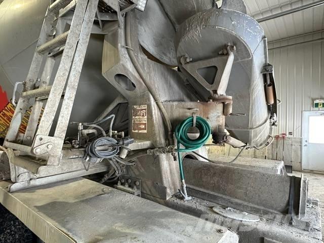 Mack CV 713 Бетонопомпи
