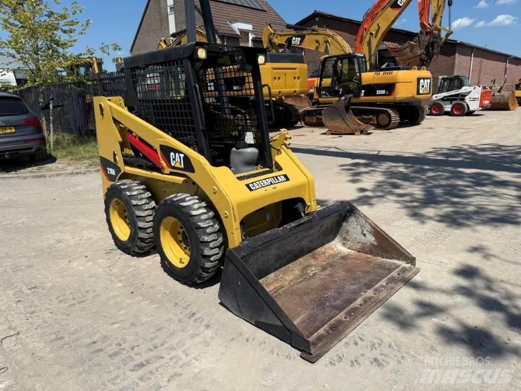 CAT 216B (226,S130) Мини товарачи
