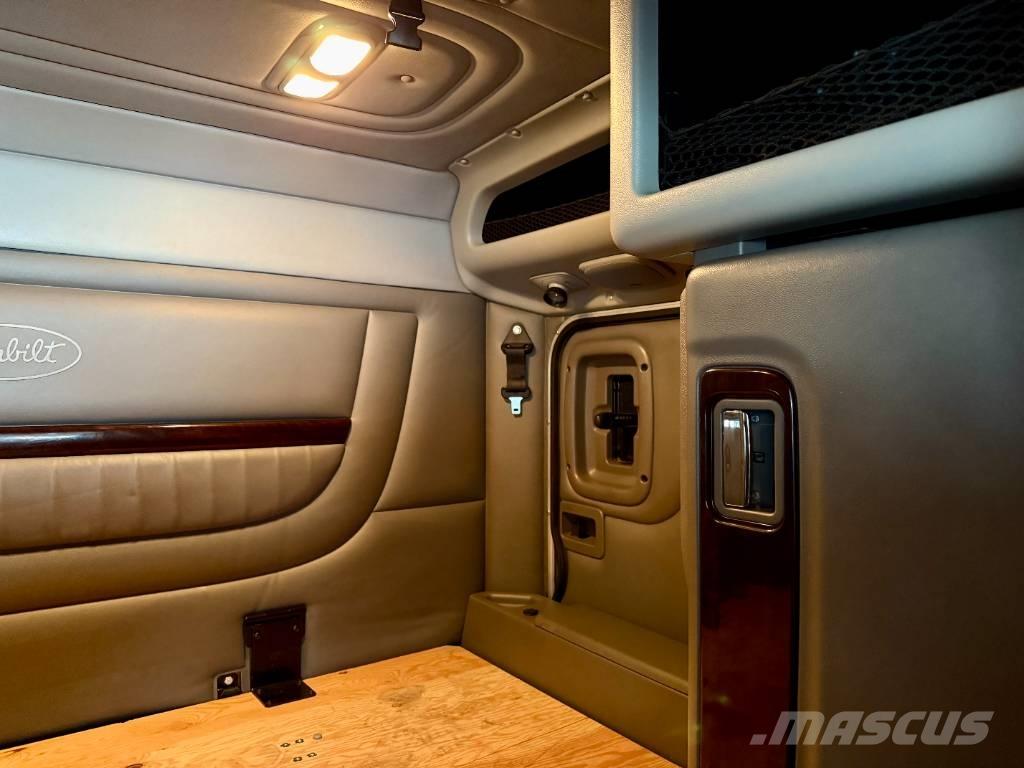 Peterbilt 389 PRIDE Влекачи