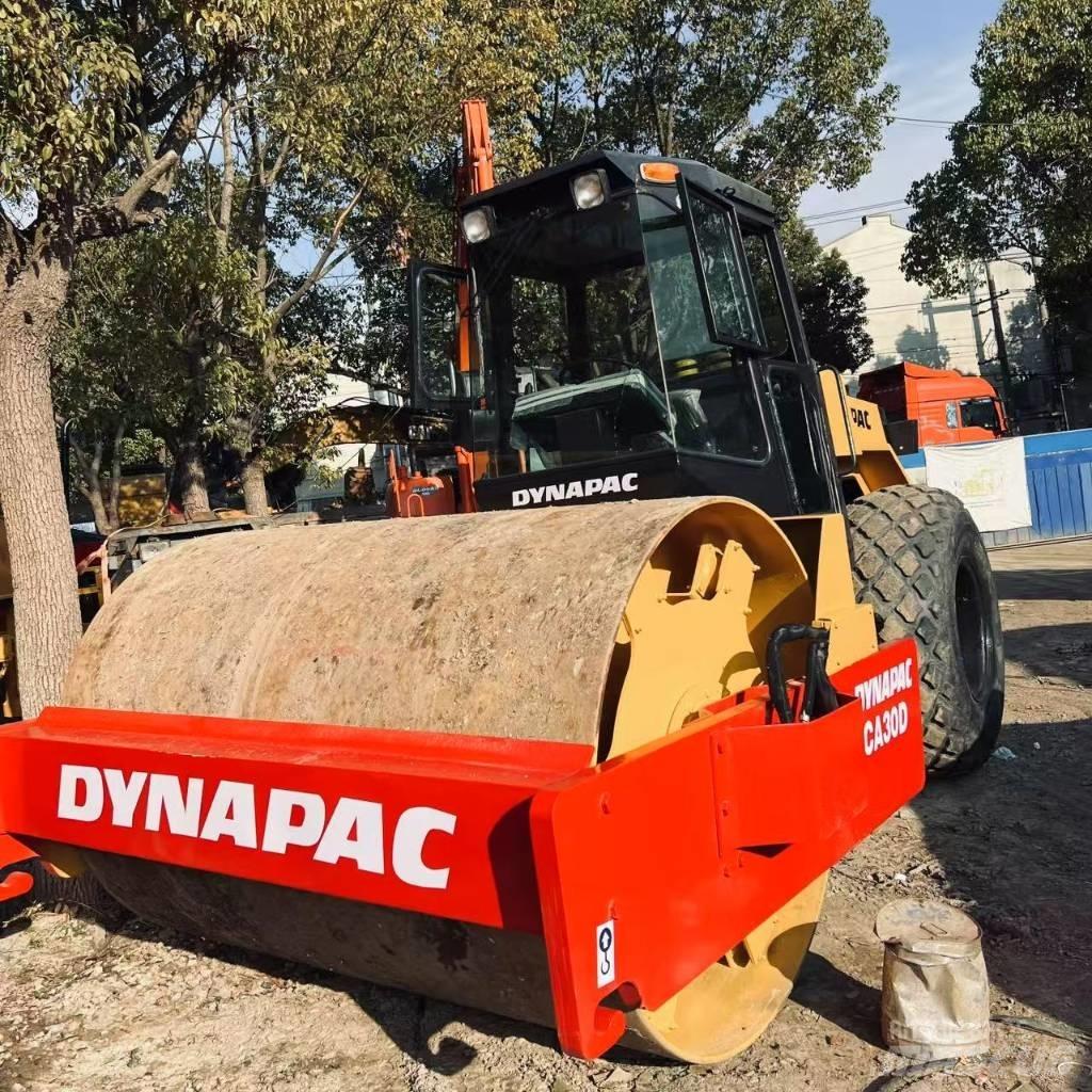 Dynapac CA 30 D Еднобарабанни ролки
