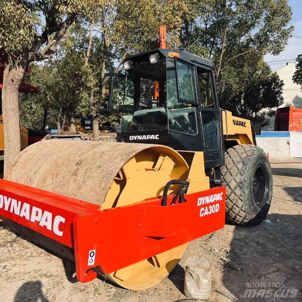 Dynapac CA 30 D Еднобарабанни ролки
