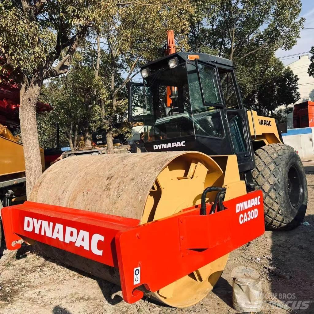 Dynapac CA 30 D Еднобарабанни ролки
