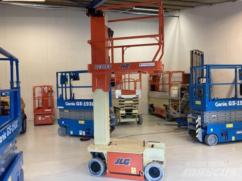 JLG 1230 ES Вертикални мачтови повдигачи
