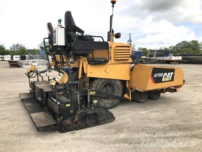 CAT AP 300 Машини за асфалт