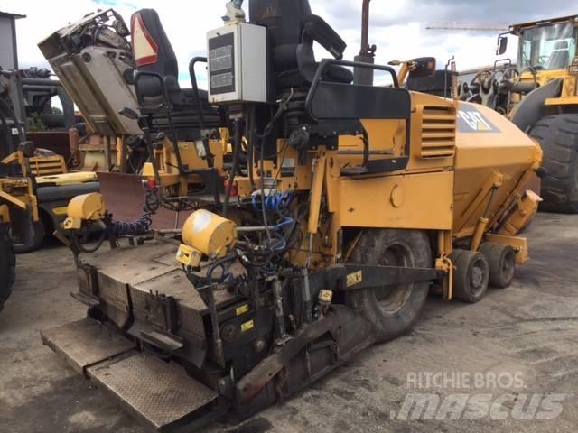 CAT AP 300 Машини за асфалт