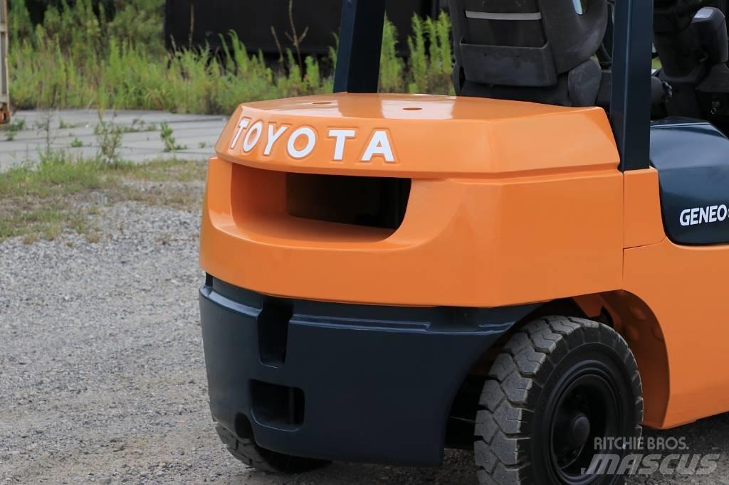 Toyota 7 FD 30 Дизелови камиони