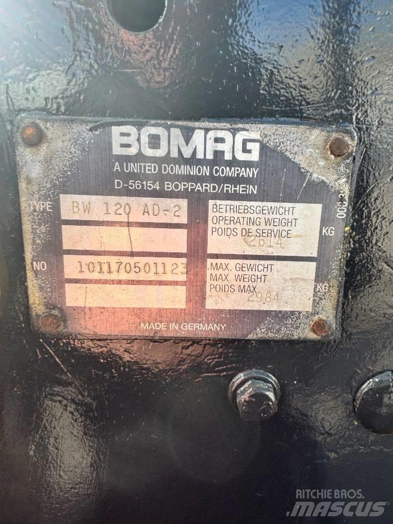 Bomag BW 120 AD-2 Двойни барабанни ролки
