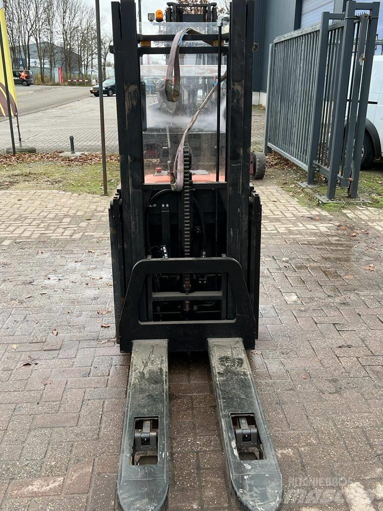 BT SPE 125 Колички високоповдигачи с теглич