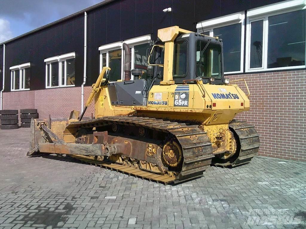 Komatsu D65PX-15 Верижни булдозери
