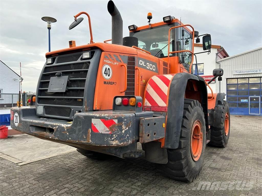 Doosan DL 300 Колесни товарачи