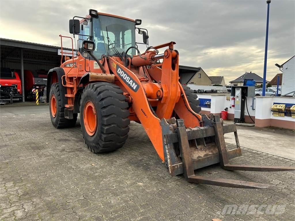 Doosan DL 300 Колесни товарачи
