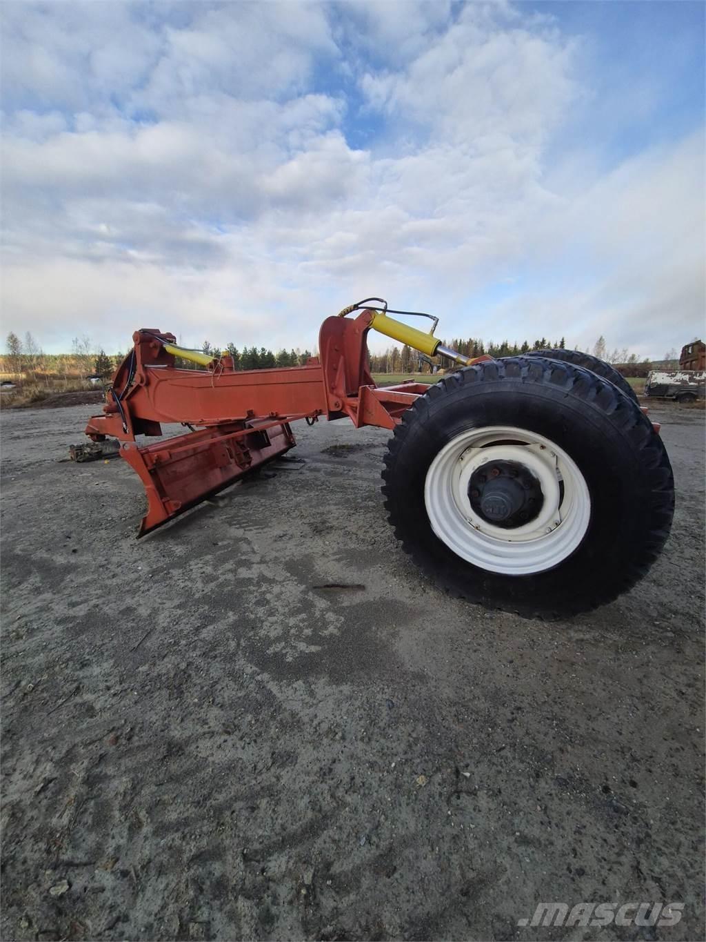  Peltolana omateko Пътни драги