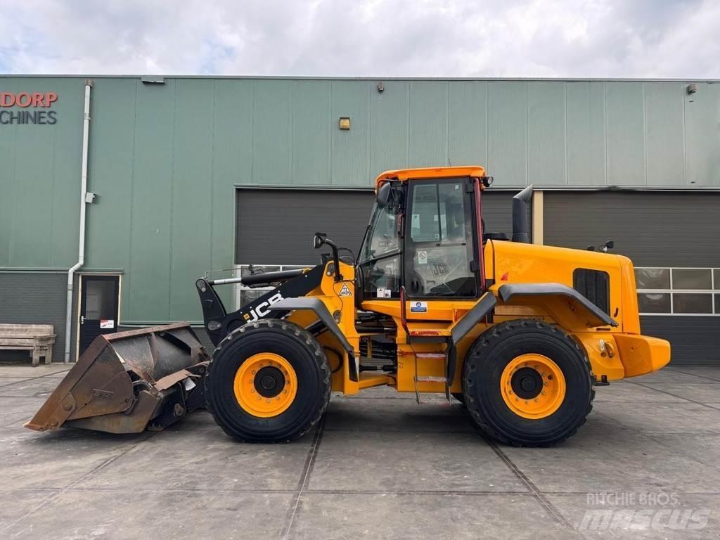 JCB 427 ZX Колесни товарачи