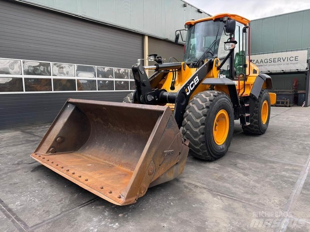 JCB 427 ZX Колесни товарачи