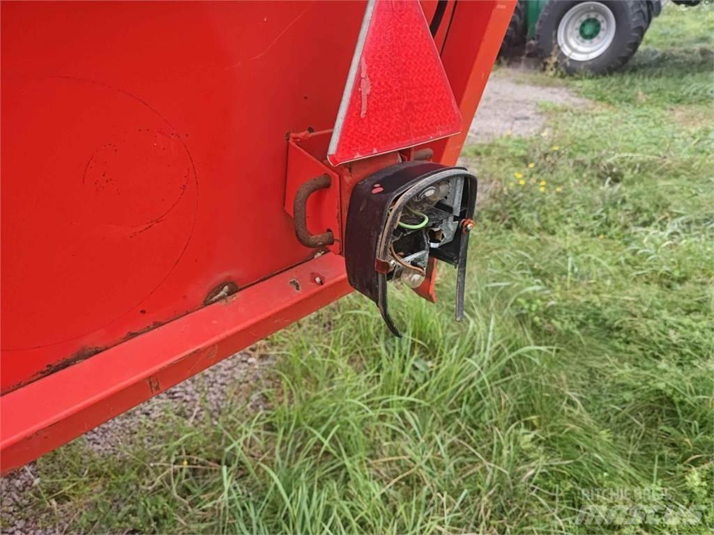 Deutz-Fahr E390 Самотаварещи ремаркета