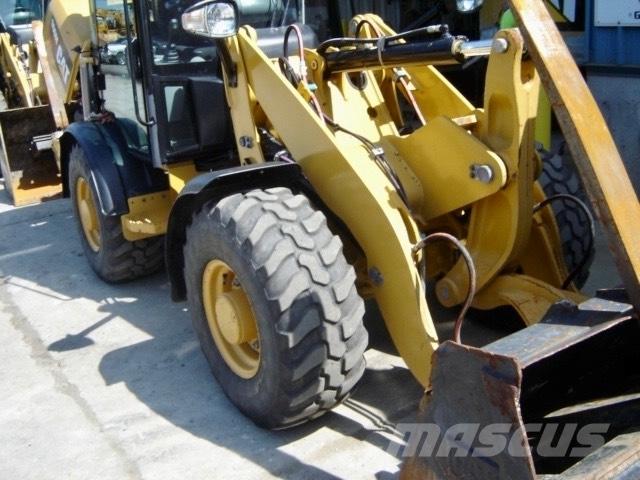CAT 908 M Колесни товарачи
