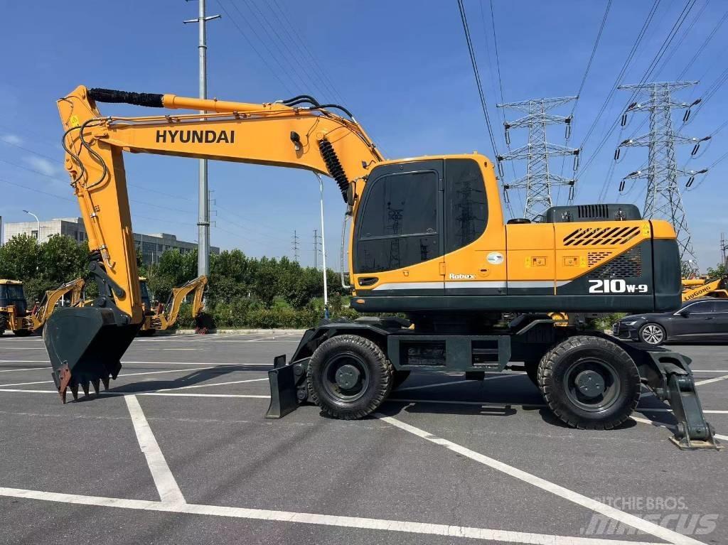 Hyundai 210W-9 Колесни екскаватори