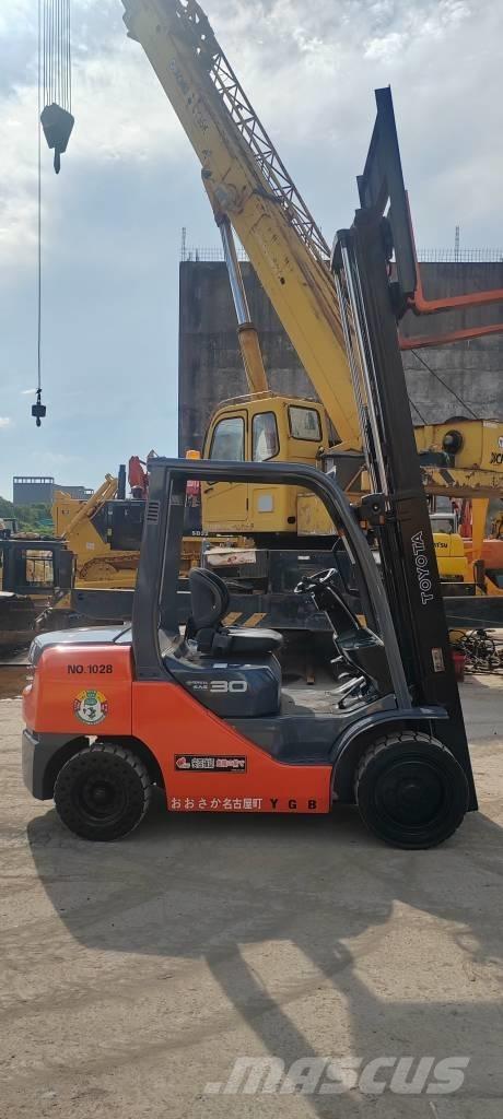 Toyota FD 30 Дизелови камиони