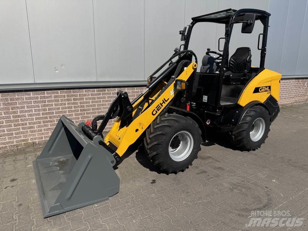 Gehl AL330 Колесни товарачи