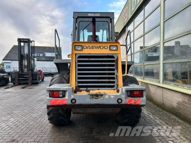 Daewoo MC 200 Колесни товарачи