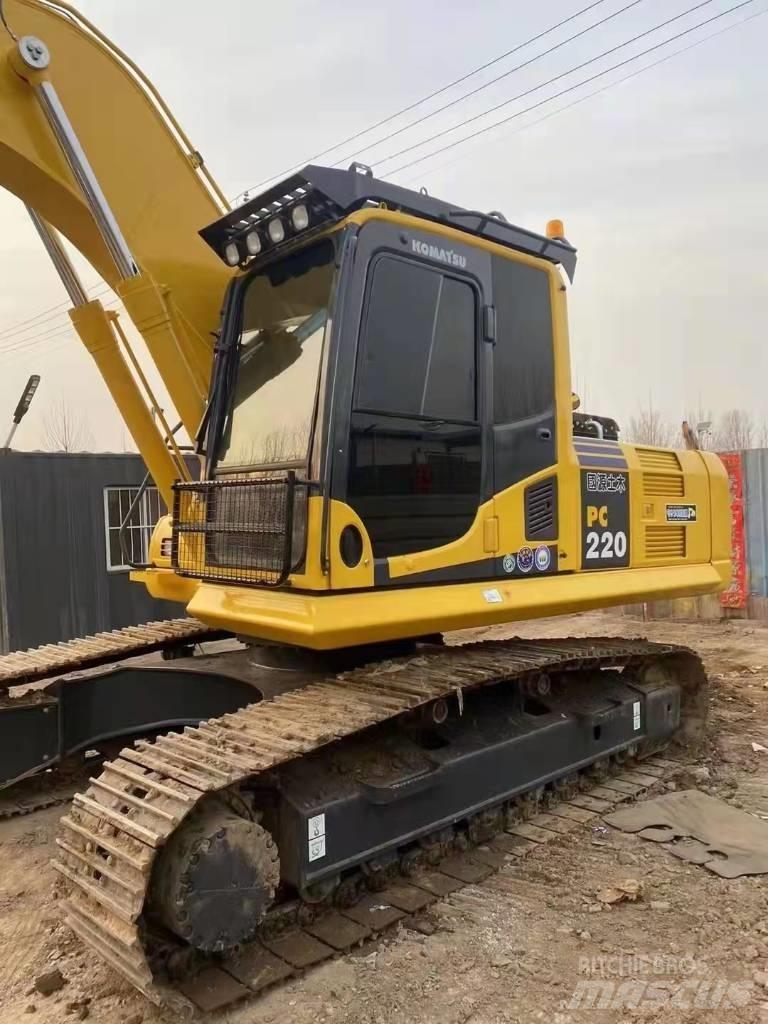 Komatsu PC220-8 Колесни екскаватори