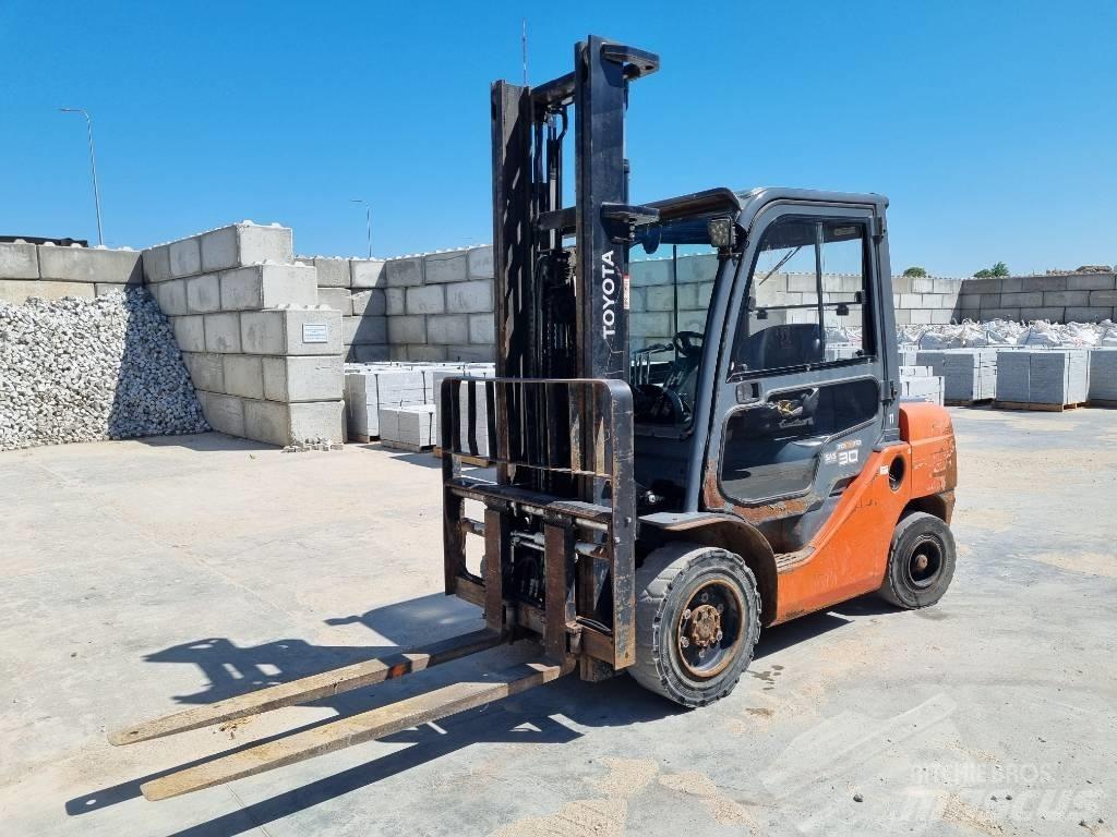 Toyota 02-8 FD F 30 Дизелови камиони