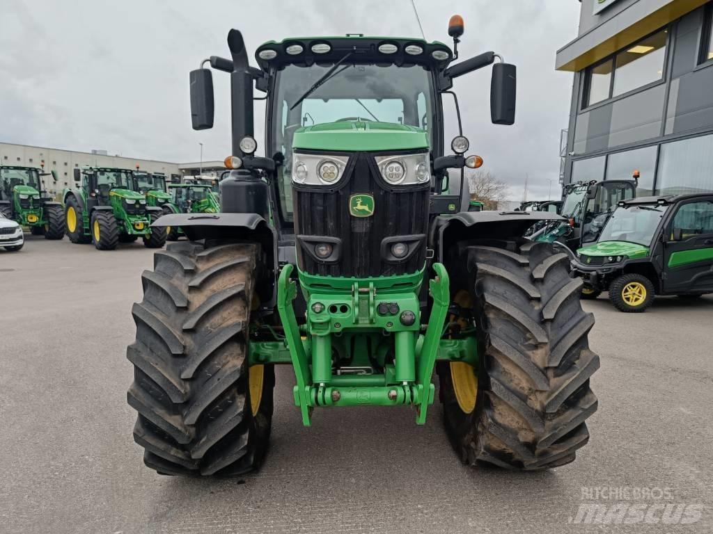 John Deere 6215 R Трактори