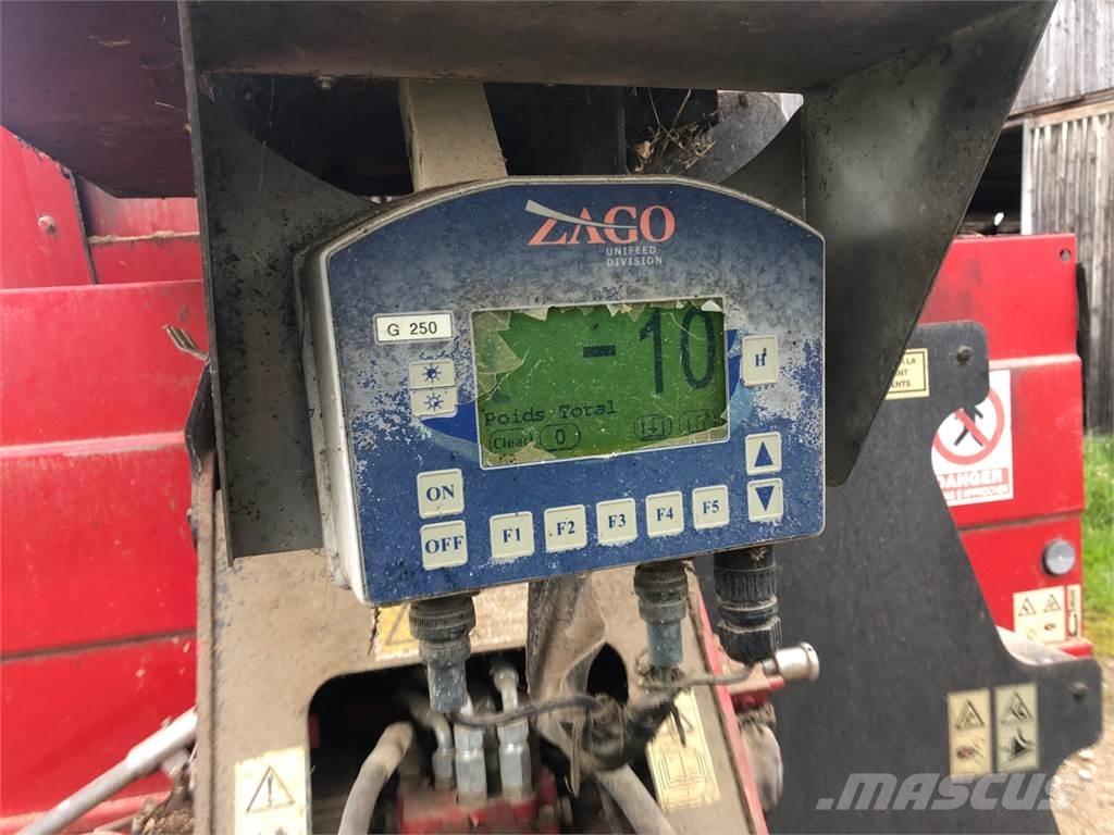 Vicon AVM 12 Подаващи машини
