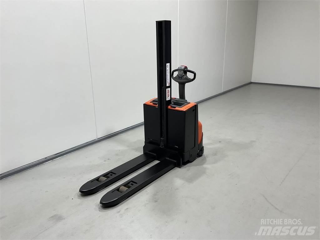 BT SWE080L Самоходни товарачи