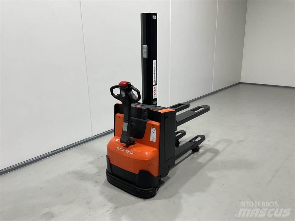 BT SWE080L Самоходни товарачи