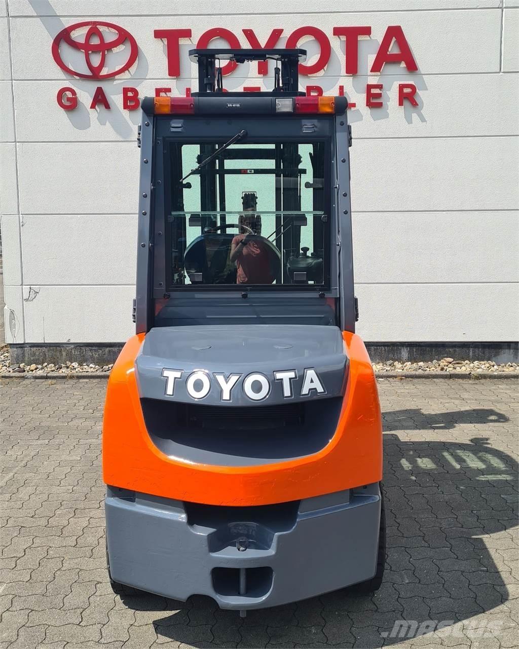Toyota 02-8FDJF35 Дизелови камиони