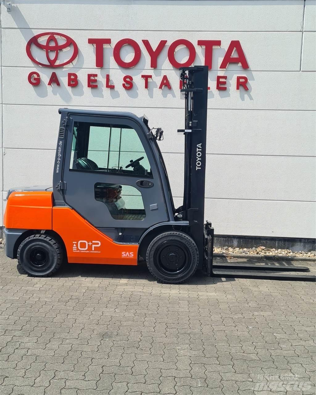 Toyota 02-8FDJF35 Дизелови камиони