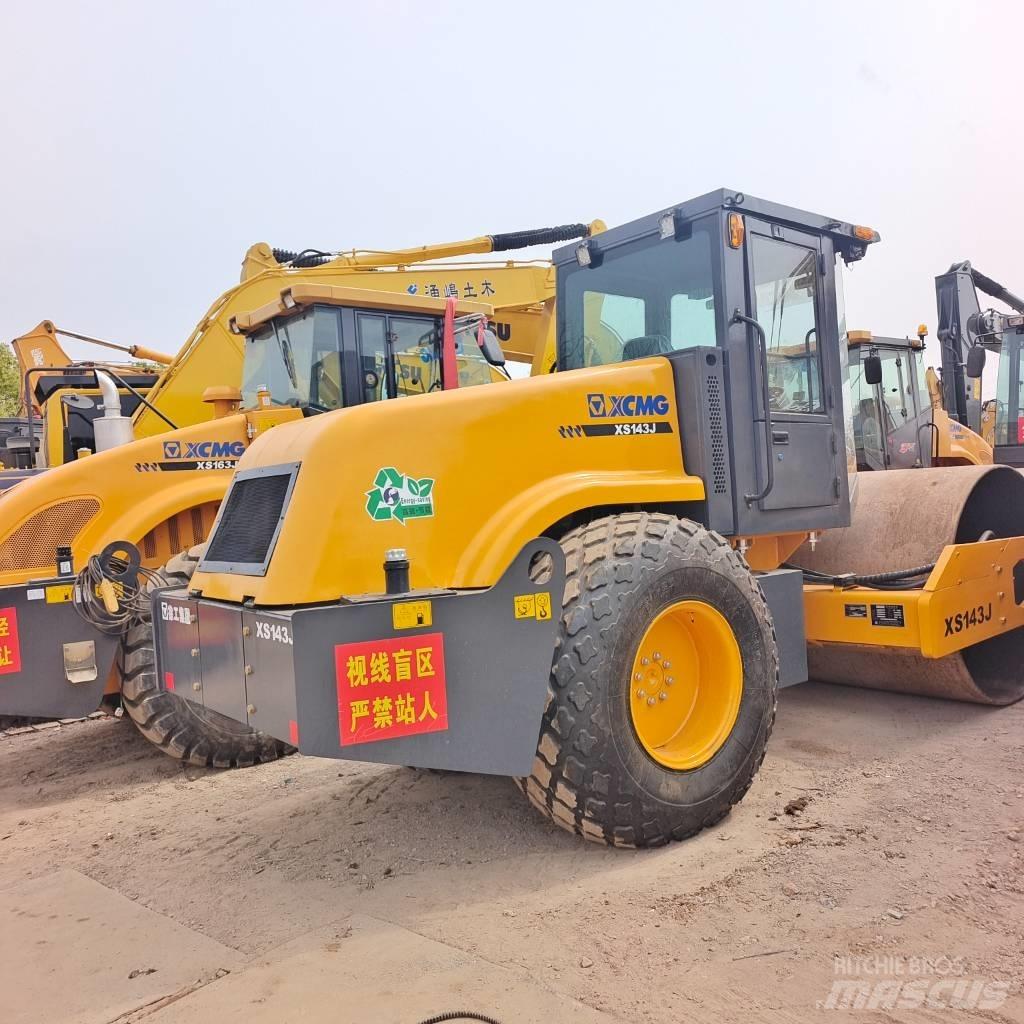 XCMG XS 142 J Двойни барабанни ролки
