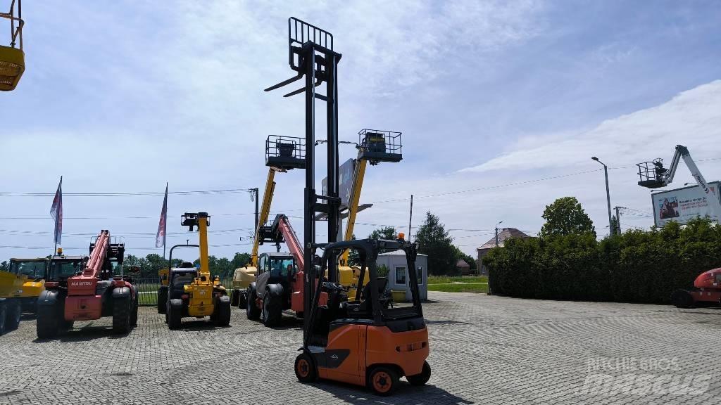 Linde E16-02 Електрически вилични кари-повдигачи