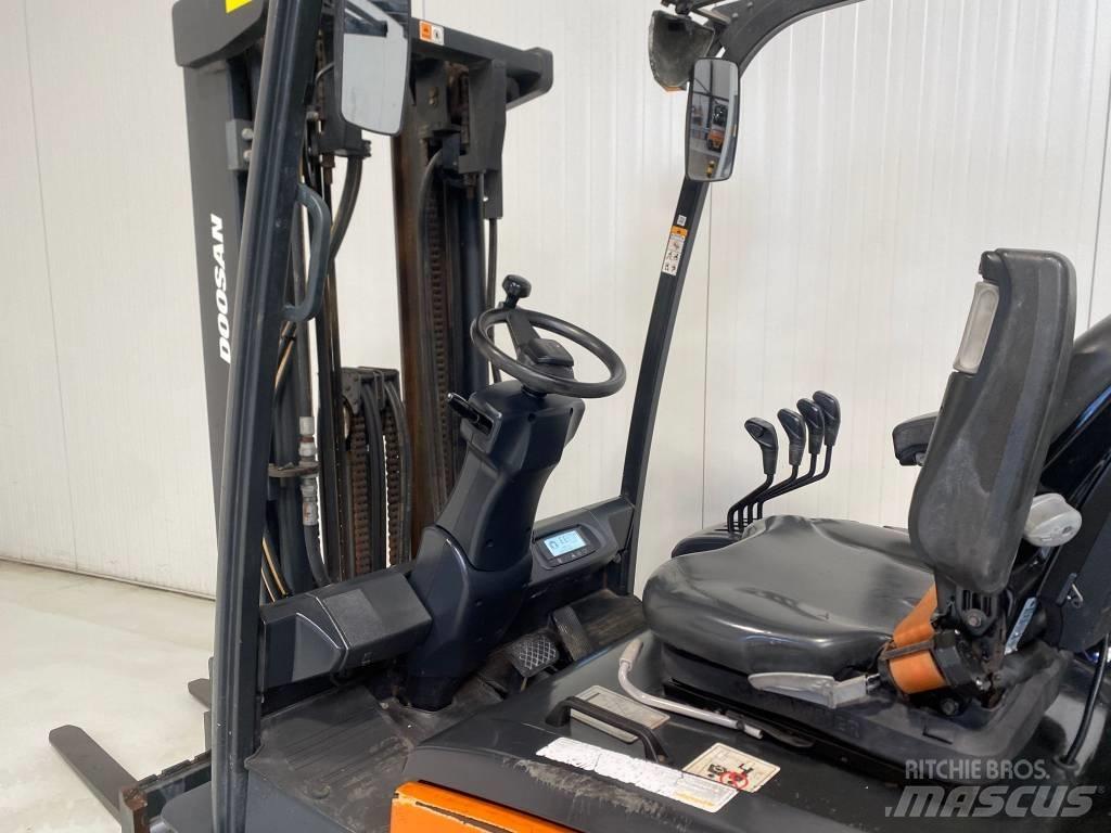 Doosan B25X-7 Електрически вилични кари-повдигачи