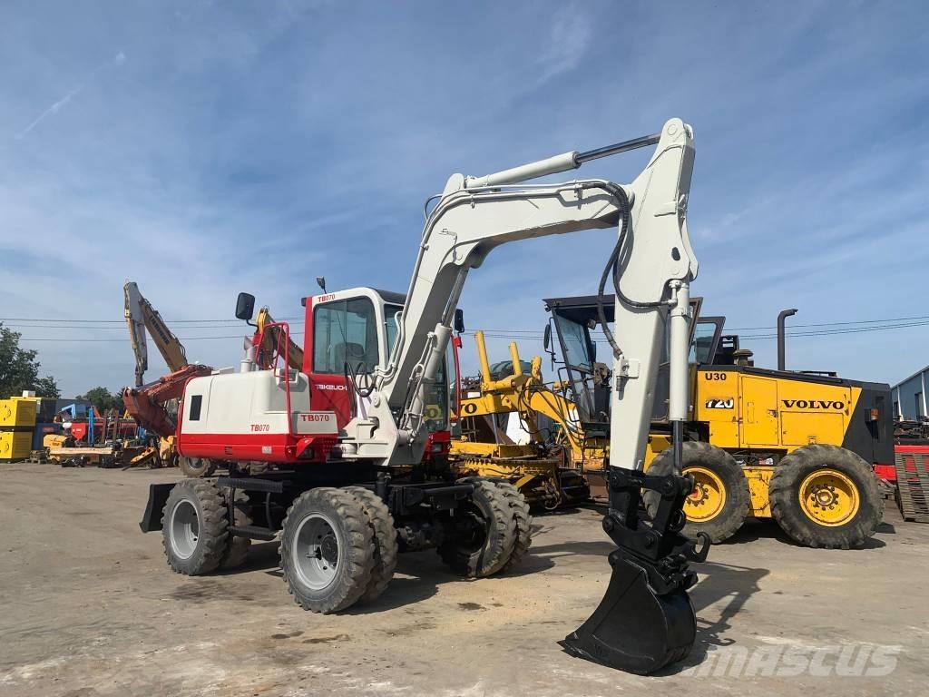 Takeuchi TB070W Колесни екскаватори