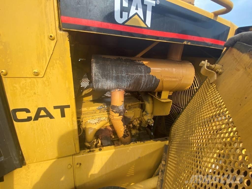 CAT D6R Верижни булдозери
