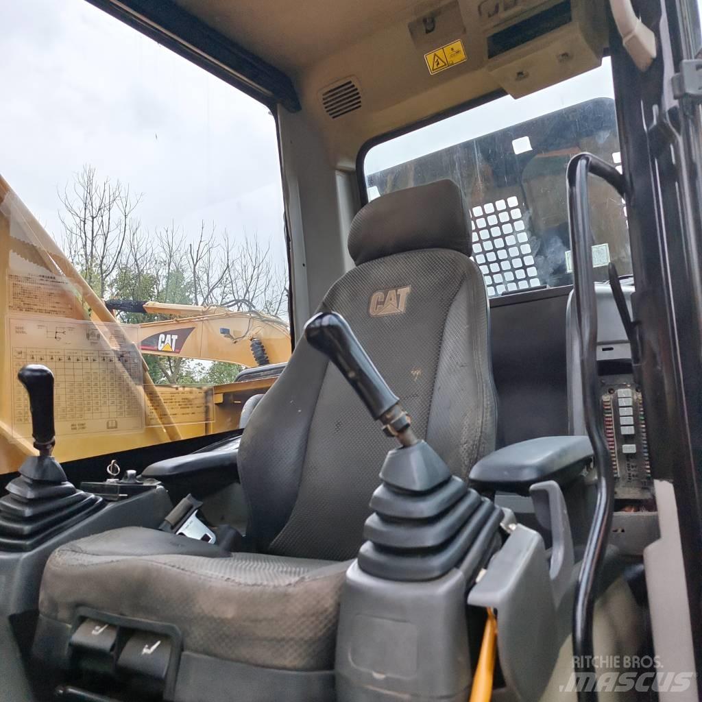 CAT 320 D Верижен екскаватор