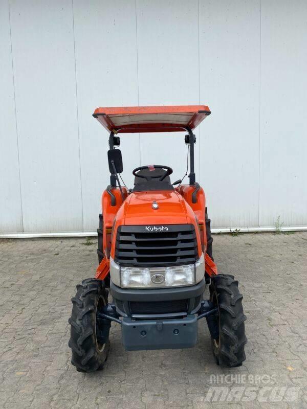 Kubota KL23 Компактни трактори