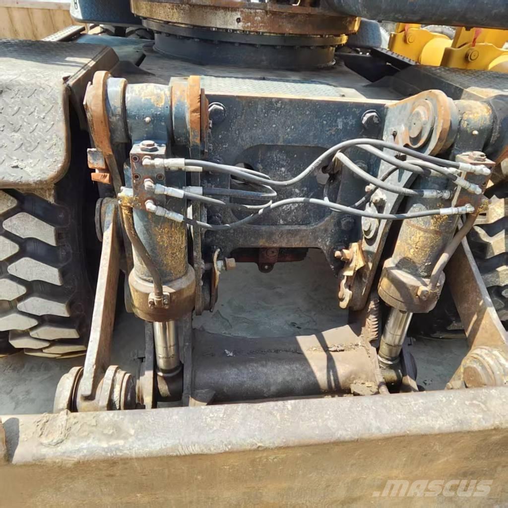 Hyundai R210W-9 Колесни екскаватори