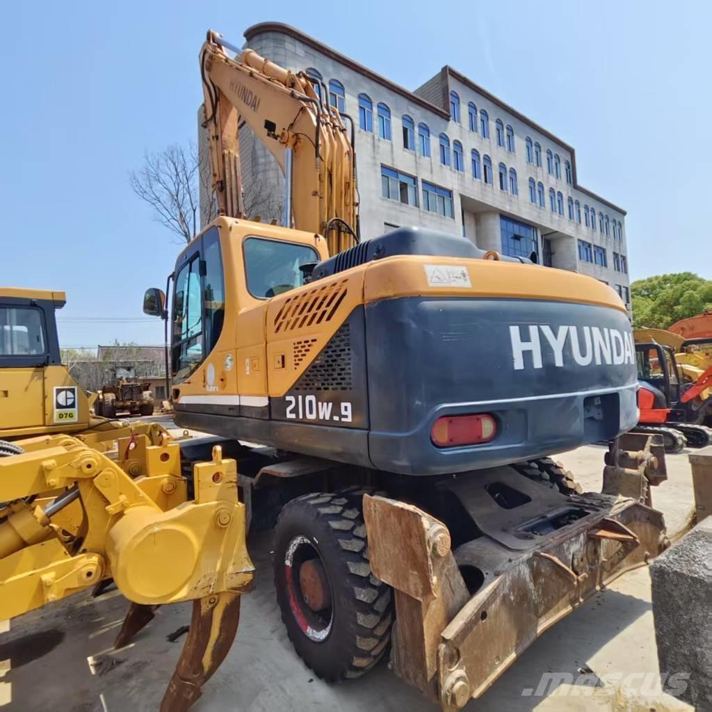 Hyundai R210W-9 Колесни екскаватори
